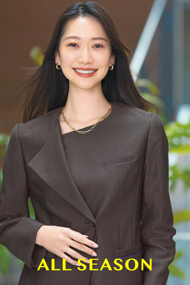 ニットの着心地を生かした事務服
