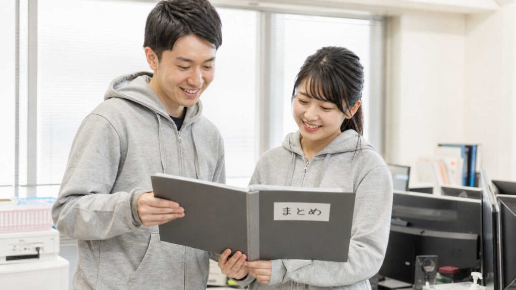 作業着としてパーカーを使用する際の規定・ルールまとめ