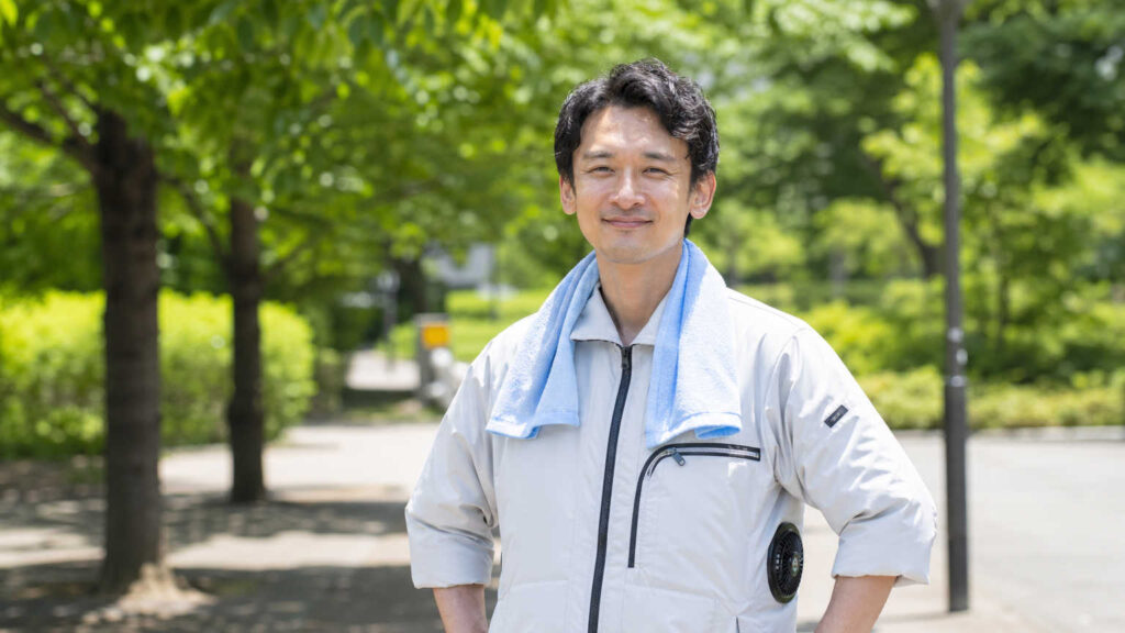 制服に組み合わせると効果的な夏の暑さ対策グッズ