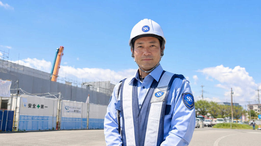 夏の警備業務で制服選びが重要な理由