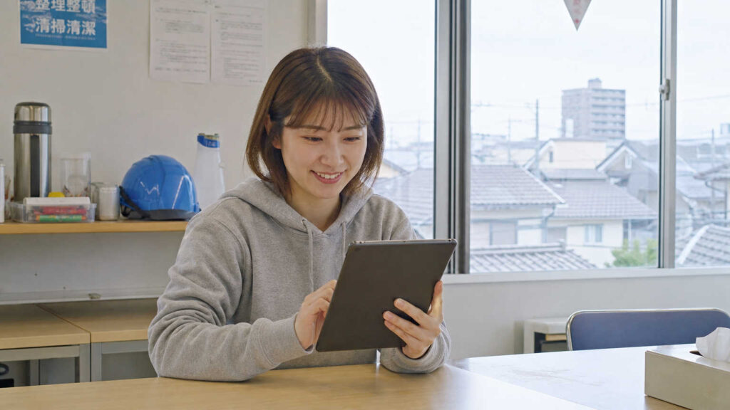 職場・業種別：パーカーを着用してよい現場・避けるべき現場
